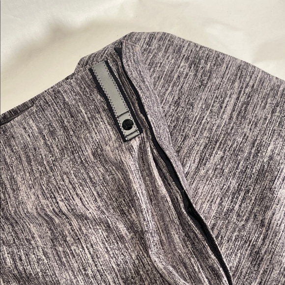 Lululemon Vinyasa Wrap Heathered Grey Scarf - Picture 2 of 6